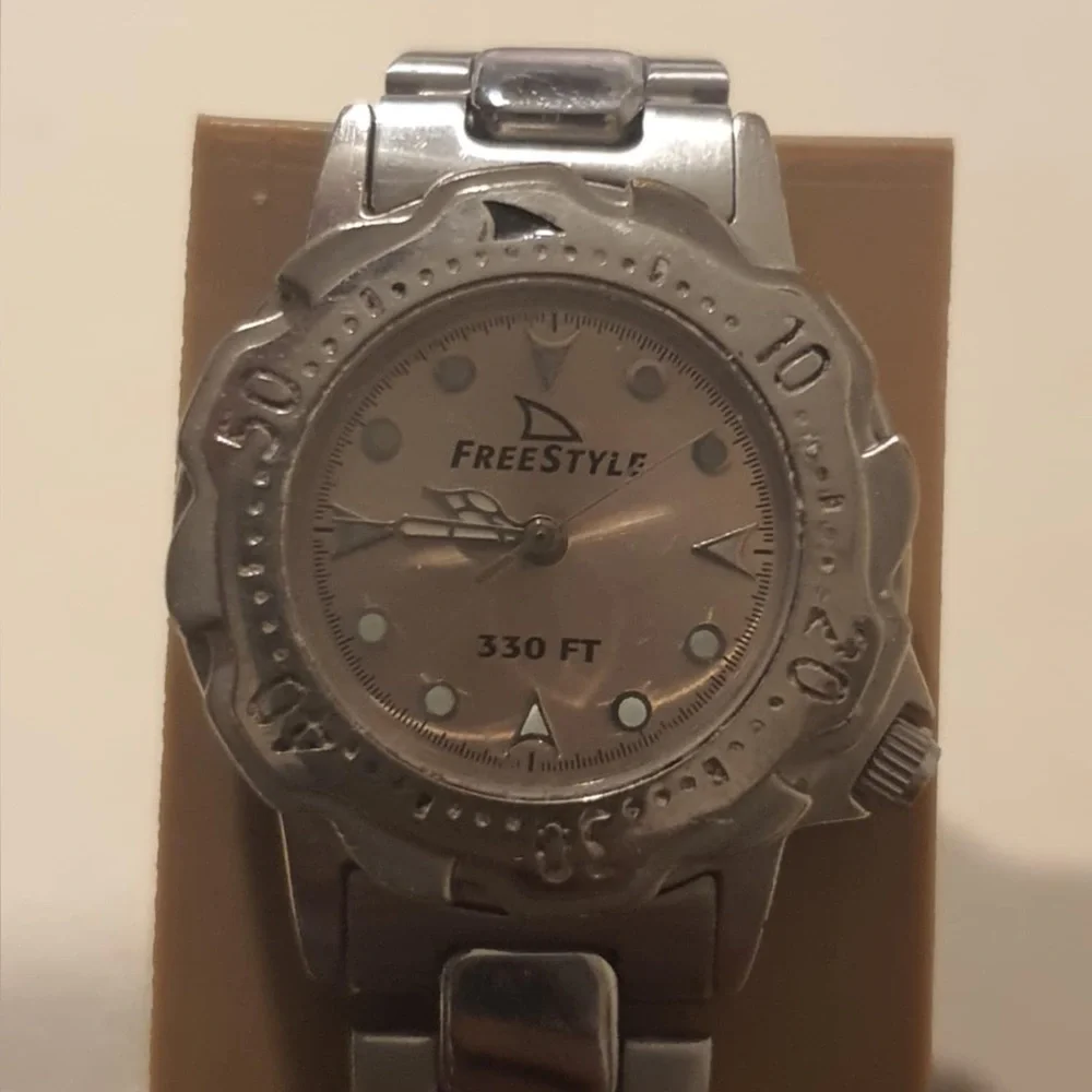 Vtg Freestyle Silver/Pink Women's Diver Watch - Picture 3 of 7